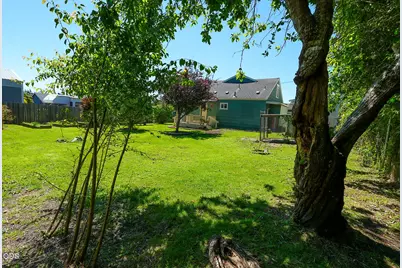 2172 17th Street, North Bend, OR 97459 - Photo 9