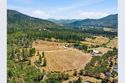 8960 N Applegate Road, Grants Pass, OR 97527 - Photo 35
