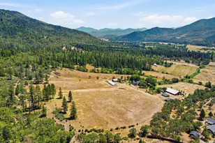8960 N Applegate Rd, Grants Pass, OR 97527 - Photo 35