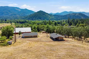 8960 N Applegate Rd, Grants Pass, OR 97527 - Photo 33