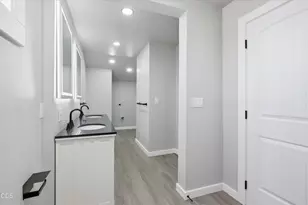 8960 N Applegate Rd, Grants Pass, OR 97527 - Photo 27