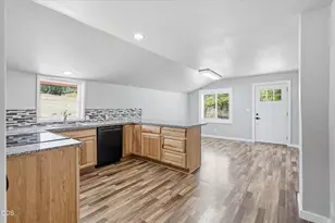 8960 N Applegate Rd, Grants Pass, OR 97527 - Photo 7