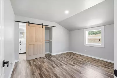 8960 N Applegate Road, Grants Pass, OR 97527 - Photo 17