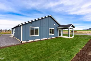 201 SE Peppermint Loop, Culver, OR 97734 - Photo 3