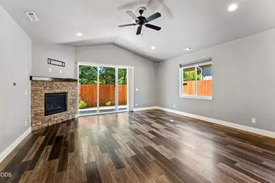 2113 SE Kayleigh Way, Grants Pass, OR 97526 - Photo 9