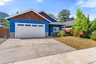 2113 SE Kayleigh Way, Grants Pass, OR 97526 - Photo 1
