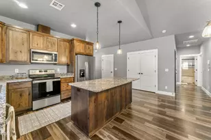 2113 SE Kayleigh Way, Grants Pass, OR 97526 - Photo 5