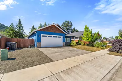 2113 SE Kayleigh Way, Grants Pass, OR 97526 - Photo 3