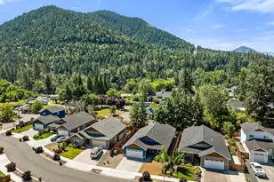 2113 SE Kayleigh Way, Grants Pass, OR 97526 - Photo 31