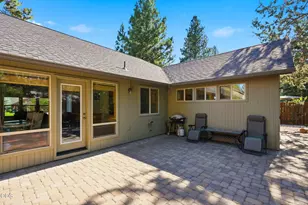 19905 Antler Point Dr, Bend, OR 97702 - Photo 15