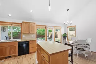 19905 Antler Point Dr, Bend, OR 97702 - Photo 5