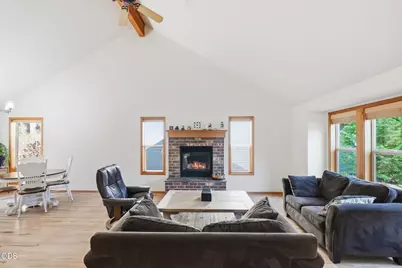 19905 Antler Point Drive, Bend, OR 97702 - Photo 3