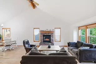 19905 Antler Point Dr, Bend, OR 97702 - Photo 3