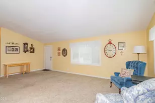 219 NW Creekside Dr, Grants Pass, OR 97526 - Photo 7