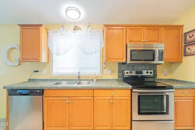 219 NW Creekside Drive, Grants Pass, OR 97526 - Photo 13