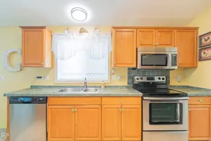 219 NW Creekside Dr, Grants Pass, OR 97526 - Photo 13