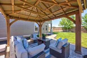 21394 NE Nolan Ct, Bend, OR 97701 - Photo 23