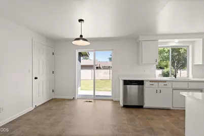 557 Glenn Way, Central Point, OR 97502 - Photo 7