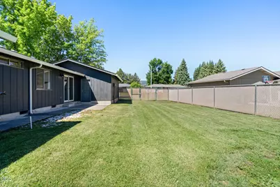 557 Glenn Way, Central Point, OR 97502 - Photo 25
