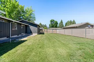 557 Glenn Way, Central Point, OR 97502 - Photo 25