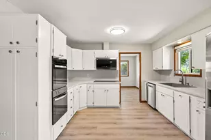 408 NE Hawthorne Ave, Bend, OR 97701 - Photo 11