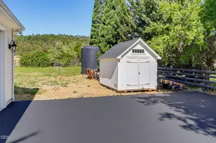4244 Griffin Creek Rd, Medford, OR 97501 - Photo 69