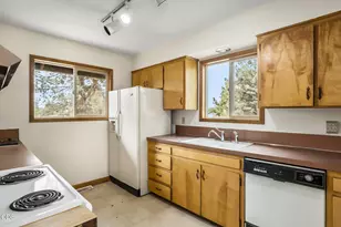 22305 Neff Rd, Bend, OR 97701 - Photo 17