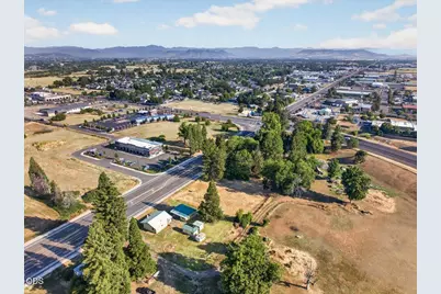 4082 Table Rock Road, Central Point, OR 97502 - Photo 13