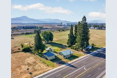 4082 Table Rock Road, Central Point, OR 97502 - Photo 5