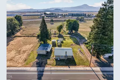 4082 Table Rock Road, Central Point, OR 97502 - Photo 7