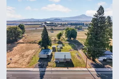 4082 Table Rock Road, Central Point, OR 97502 - Photo 9
