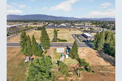 4082 Table Rock Road, Central Point, OR 97502 - Photo 11