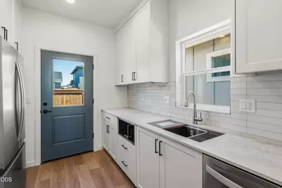 202 Gangnes Drive, Talent, OR 97540 - Photo 9