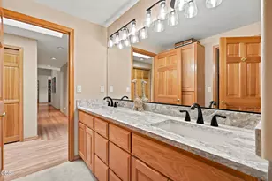 20490 Timberline Ct, Bend, OR 97702 - Photo 23