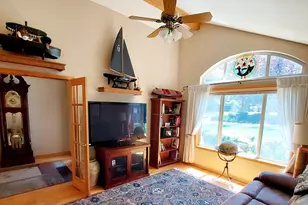 20490 Timberline Ct, Bend, OR 97702 - Photo 15