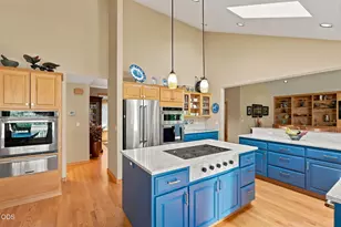 20490 Timberline Ct, Bend, OR 97702 - Photo 9