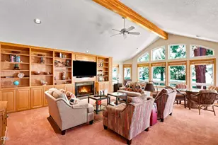 20490 Timberline Ct, Bend, OR 97702 - Photo 3