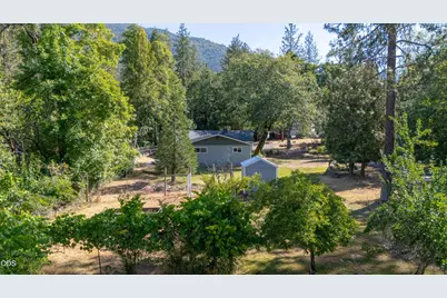 2750 Granite Hill Road, Grants Pass, OR 97526 - Photo 3