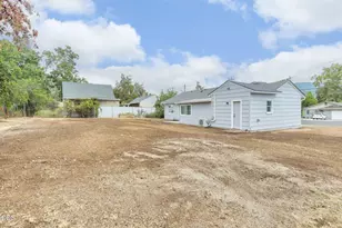 1202 NE A St, Grants Pass, OR 97526 - Photo 19