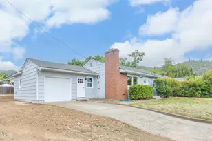 1202 NE A St, Grants Pass, OR 97526 - Photo 1