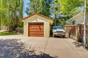 307 N Main St, Ashland, OR 97520 - Photo 57