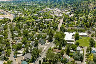 307 N Main St, Ashland, OR 97520 - Photo 69