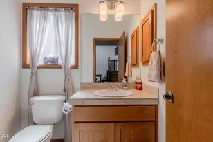 3733 Sherwood Park Dr, Medford, OR 97504 - Photo 7