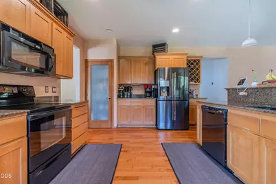 3733 Sherwood Park Drive, Medford, OR 97504 - Photo 11