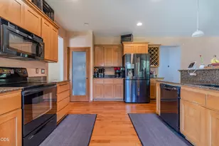 3733 Sherwood Park Dr, Medford, OR 97504 - Photo 11