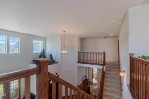 3733 Sherwood Park Dr, Medford, OR 97504 - Photo 21