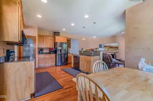 3733 Sherwood Park Dr, Medford, OR 97504 - Photo 13
