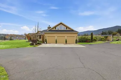 899 Old Stage Road, Medford, OR 97502 - Photo 3