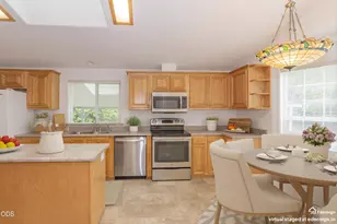 208 NW Creekside Dr, Grants Pass, OR 97526 - Photo 9