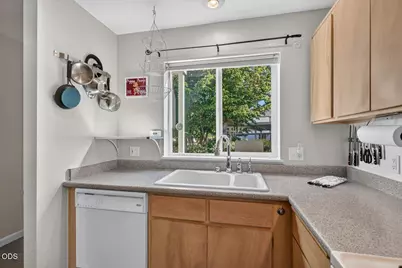 461 Tulipan Way, Talent, OR 97540 - Photo 9